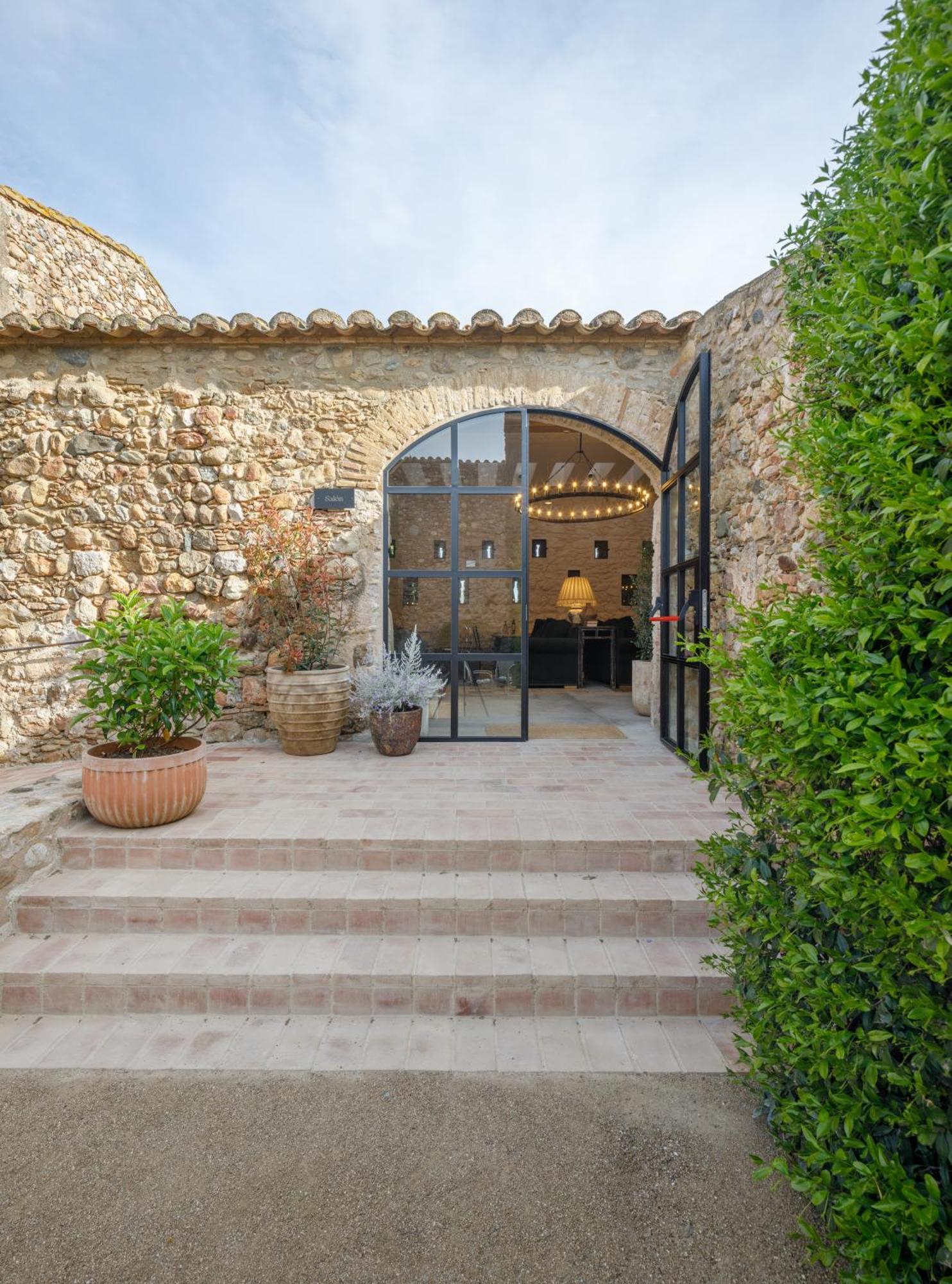 Hotel Castell De Vallgornera Peralada Exterior foto